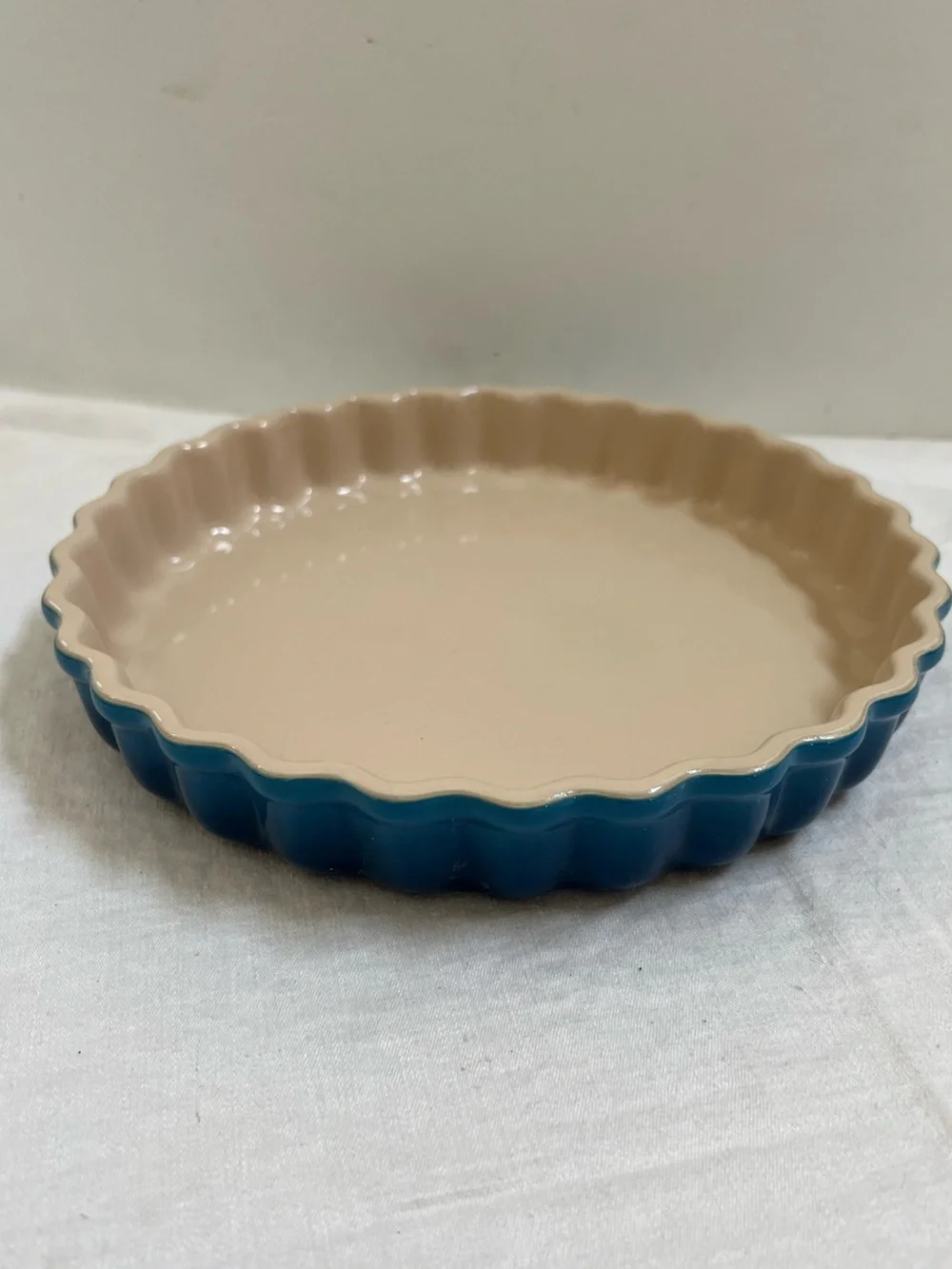 Le Creuset Tart Pie Baking Dish BLUE CREAM Interior Fluted Edge Stoneware 10